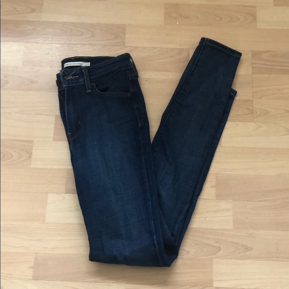 🚫SOLD🚫BLUE HIGH WAISTED SKINNY LEVIS🚫🚫